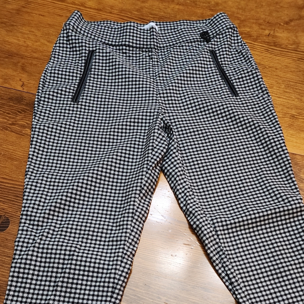 Calvin Klein black white checker capri